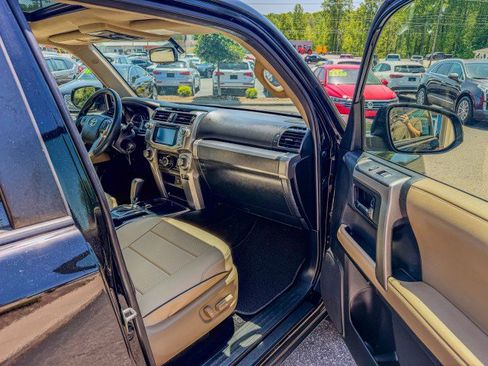 Used 2018 Toyota 4Runner SR5 Premium RWD image 15