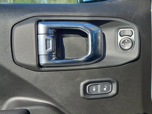 New 2025 Jeep Gladiator Sport image 12