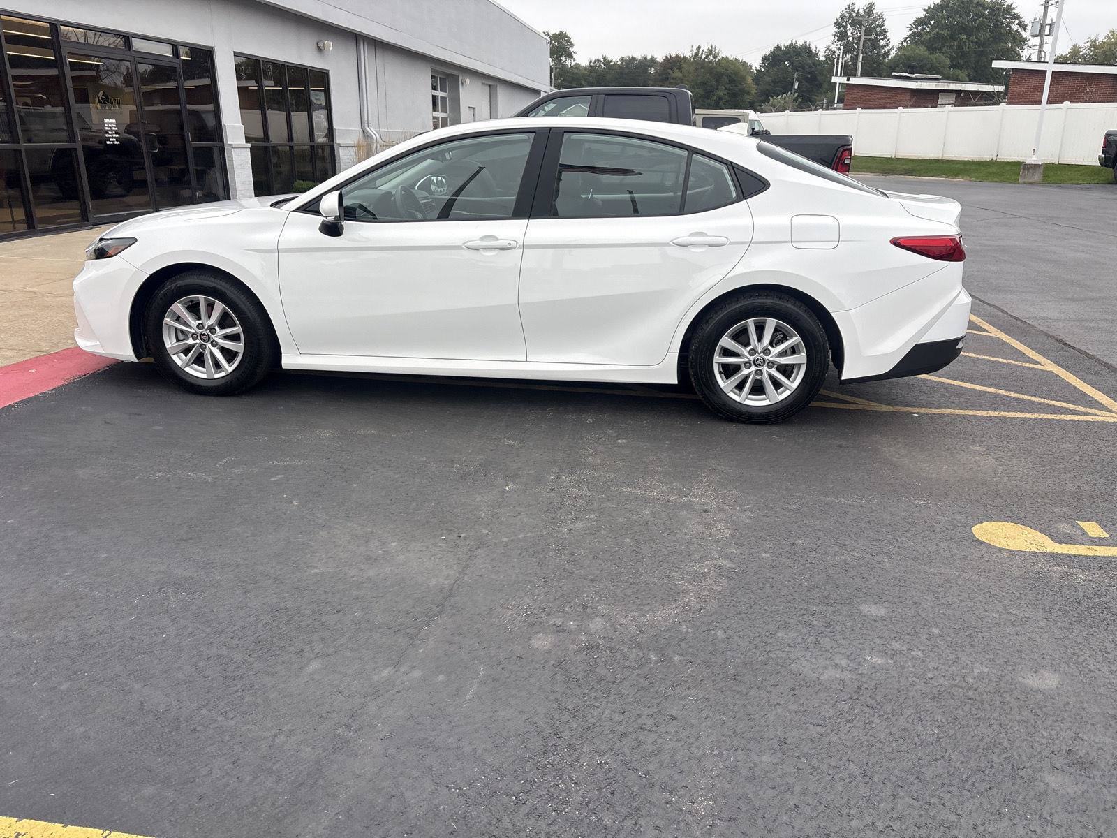 Used 2025 Toyota Camry LE FWD image 8
