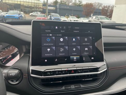 Used 2025 Jeep Compass Trailhawk image 18