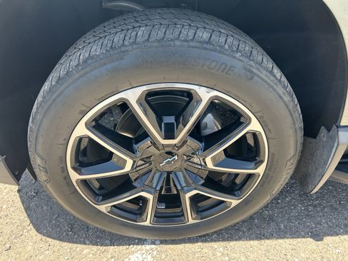 Used 2023 Chevrolet Tahoe RST AWD/4WD image 8