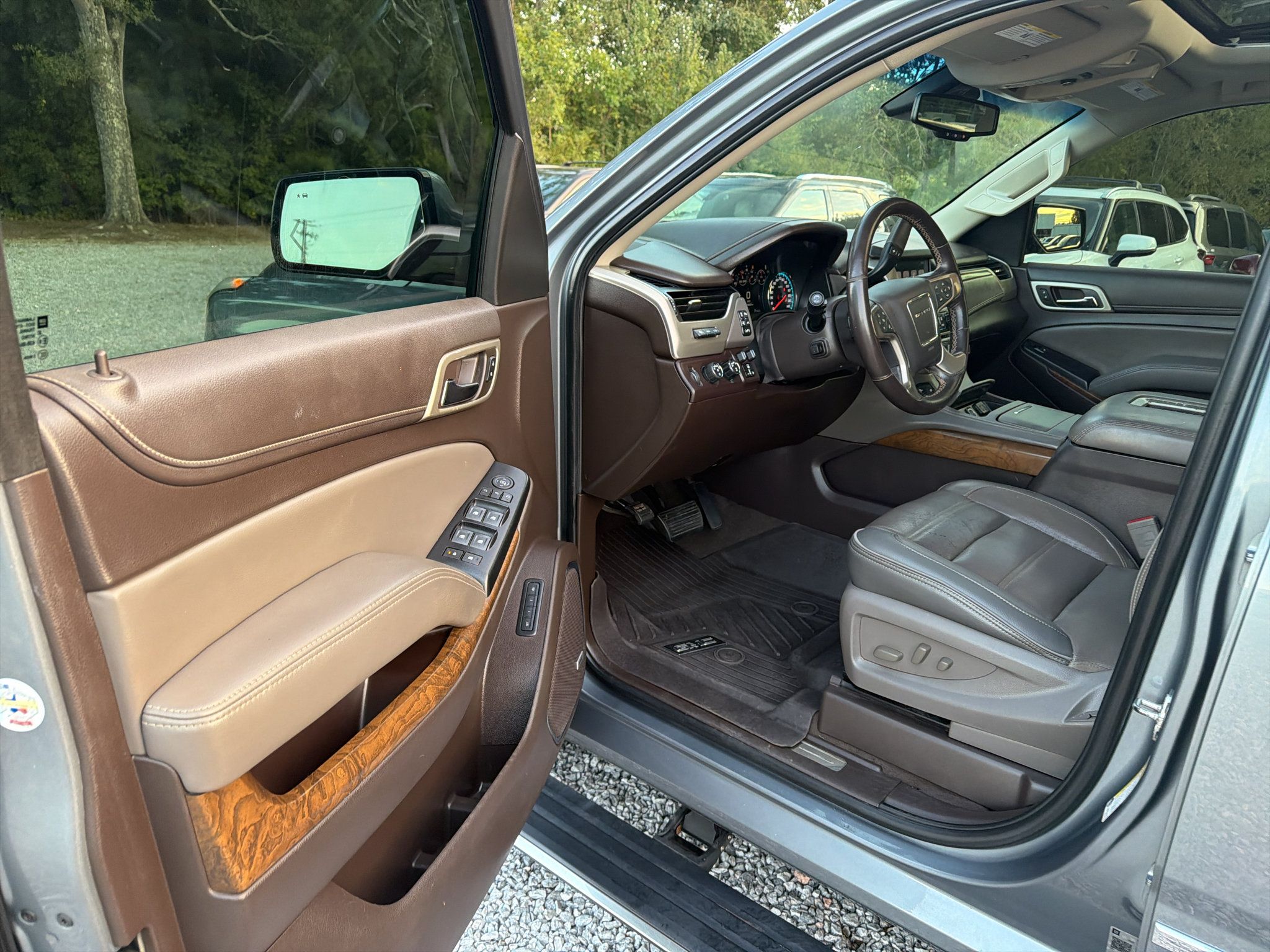 Used 2020 GMC Yukon Denali w/ Denali Ultimate Package AWD/4WD image 13