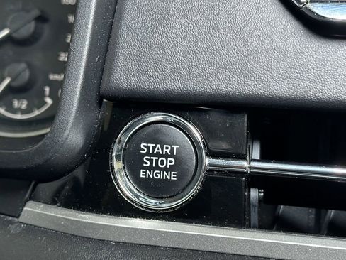 Used 2023 Mitsubishi Outlander SE image 40