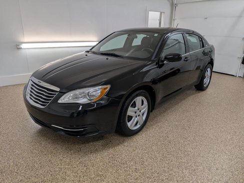 Used 2013 Chrysler 200 LX image 5