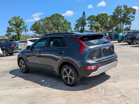 Certified 2024 Kia Niro EX FWD image 6