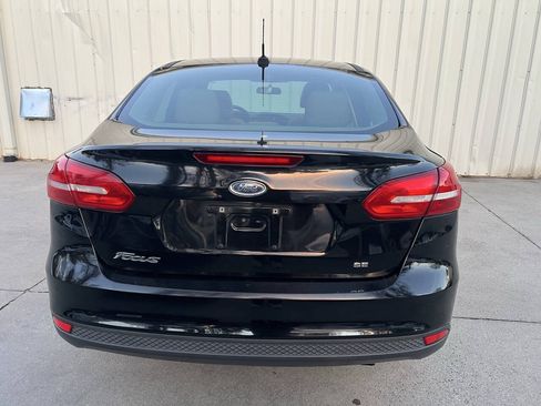 Used 2017 Ford Focus SE FWD image 4