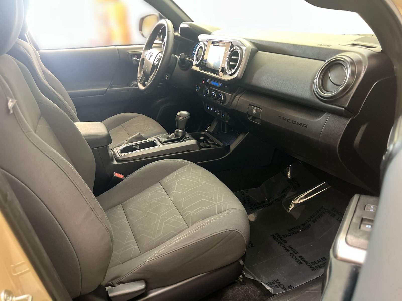 Used 2017 Toyota Tacoma TRD Sport w/ Premium & Technology Package RWD image 26