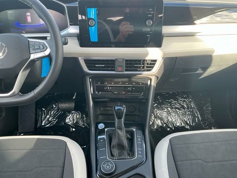 New 2025 Volkswagen Taos SE image 11