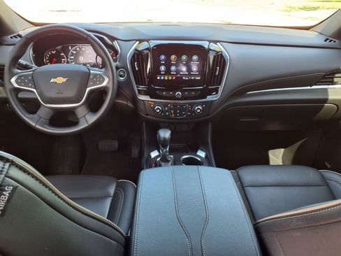 Used 2023 Chevrolet Traverse Premier FWD image 8