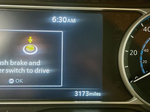 Used 2025 Nissan Leaf S FWD image 18