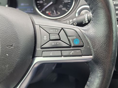 Used 2019 Nissan Rogue SV w/ Premium Package FWD image 30