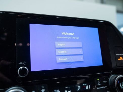 Used 2023 Toyota Highlander LE FWD image 24