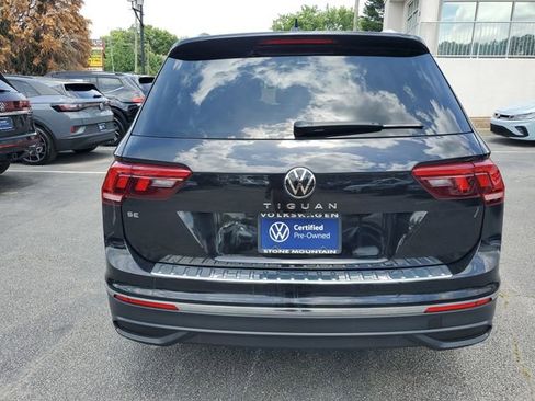 Used 2024 Volkswagen Tiguan SE w/ Panoramic Sunroof Package FWD image 5