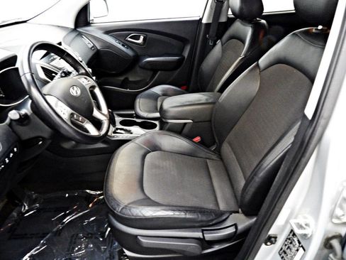 Used 2011 Hyundai Tucson GLS image 8