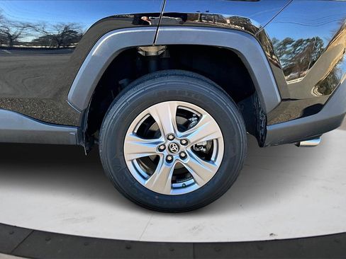 Used 2022 Toyota RAV4 XLE image 33