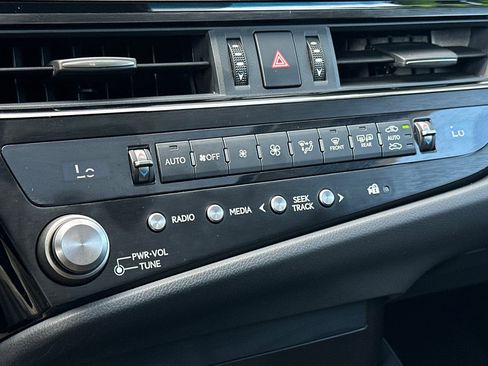 Used 2024 Lexus ES 350 350 w/ Accessory Package (Z2) image 26