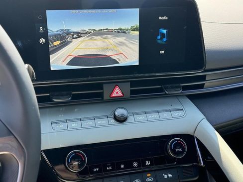 Used 2025 Hyundai Elantra Limited image 20