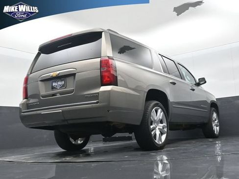 Used 2019 Chevrolet Suburban Premier RWD image 23