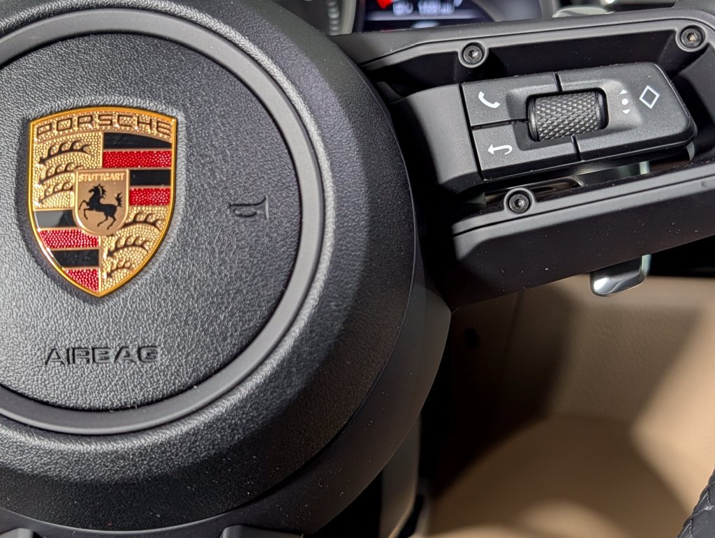 Certified 2026 Porsche Macan AWD/4WD image 38