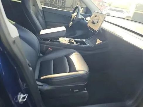 Used 2022 Tesla Model Y Long Range AWD/4WD image 6