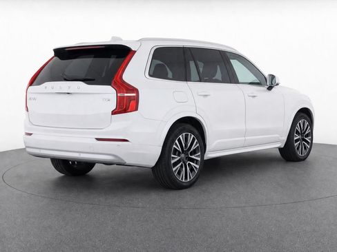 Used 2022 Volvo XC90 T5 Momentum w/ Climate Package FWD image 4