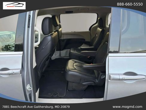 Used 2017 Chrysler Pacifica Touring-L FWD image 20