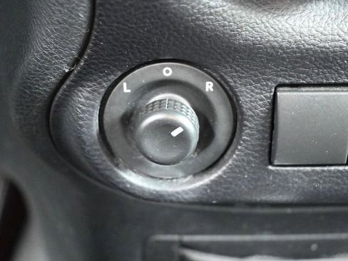 Used 2016 Jeep Wrangler Unlimited Sahara w/ Connectivity Group image 22