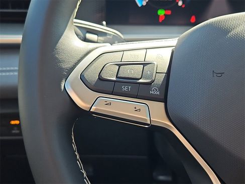 New 2025 Volkswagen Tiguan SE image 13