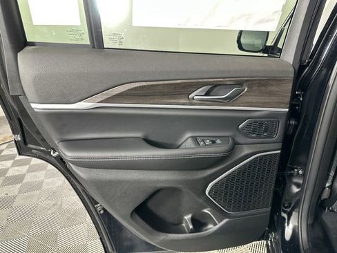 New 2026 Jeep Grand Cherokee Limited AWD/4WD image 12