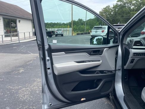 Used 2018 Honda Odyssey EX-L image 11