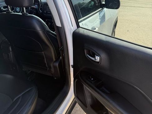 Used 2017 Jeep Compass Latitude AWD/4WD image 23