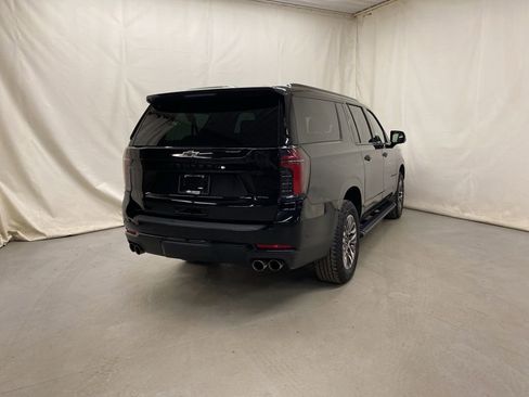 Used 2025 Chevrolet Suburban Z71 AWD/4WD image 6