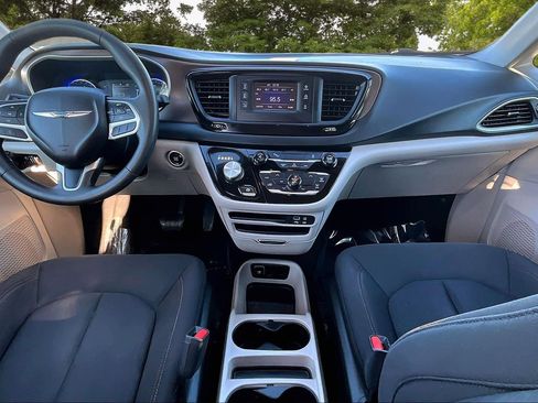 Used 2017 Chrysler Pacifica LX w/ Tire & Wheel Group image 7