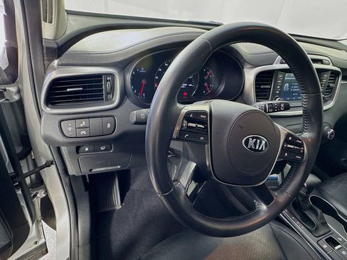 Used 2019 Kia Sorento EX image 11