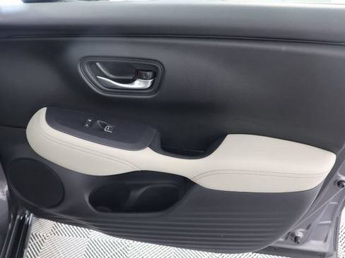 Certified 2025 Honda HR-V EX-L image 28