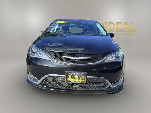 Used 2018 Chrysler Pacifica Touring-L Plus w/ Advanced Safetytec Group FWD image 2