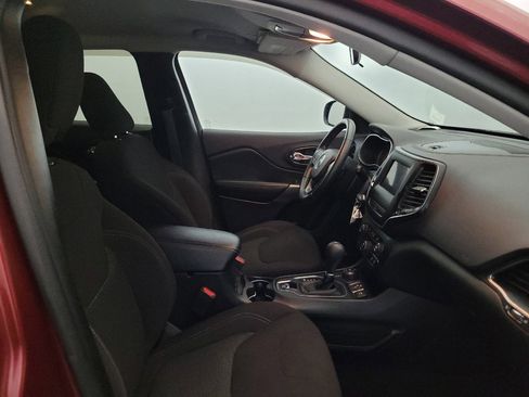 Used 2019 Jeep Cherokee Latitude w/ Cold Weather Group AWD/4WD image 21