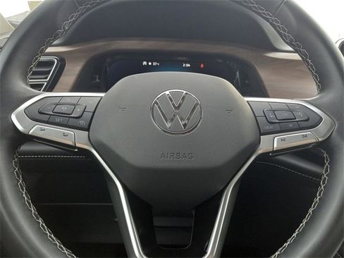 Used 2025 Volkswagen Atlas SE image 19