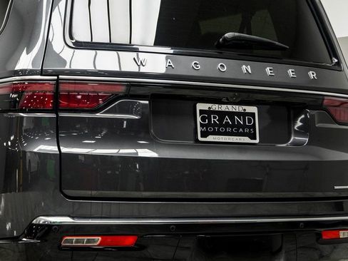 Used 2024 Jeep Wagoneer L Series II w/ Flexible Seating Group AWD/4WD image 13