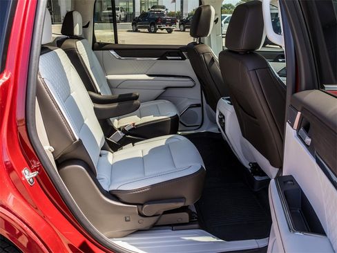 New 2025 GMC Acadia Denali w/ Super Cruise Package image 17