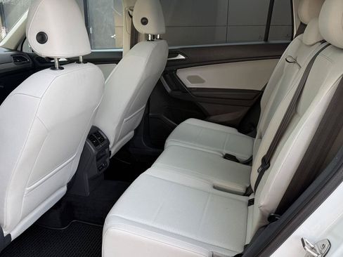 Used 2019 Volkswagen Tiguan SE w/ Panoramic Sunroof Package AWD/4WD image 19