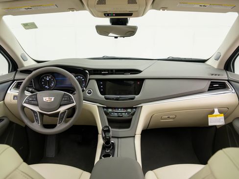 New 2026 Cadillac XT5 Premium Luxury w/ LPO, Floor Liner Package AWD/4WD image 11