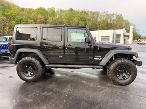Used 2017 Jeep Wrangler Unlimited Sport w/ Connectivity Group AWD/4WD image 3