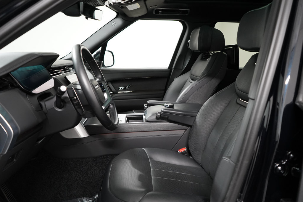 Used 2024 Land Rover Range Rover SV AWD/4WD image 12