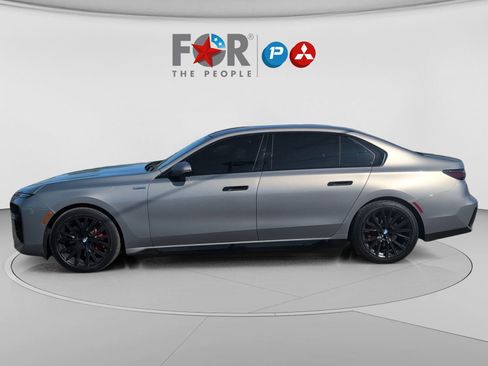 Used 2023 BMW 740i RWD image 2