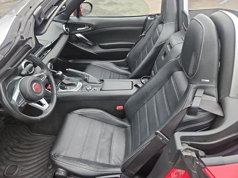 Used 2019 FIAT 124 Spider Lusso w/ Convenience Group image 16