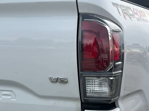 Used 2022 Toyota Tacoma TRD Off-Road image 25