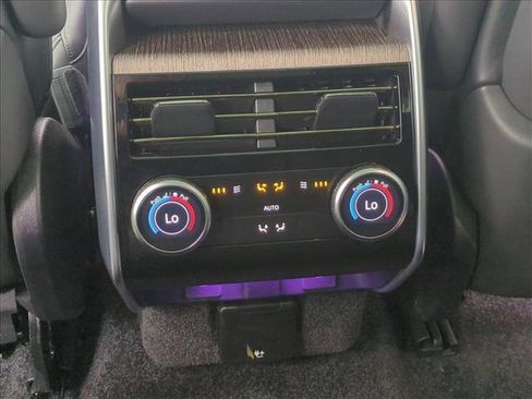 Certified 2025 Land Rover Range Rover Long Wheelbase SE image 19