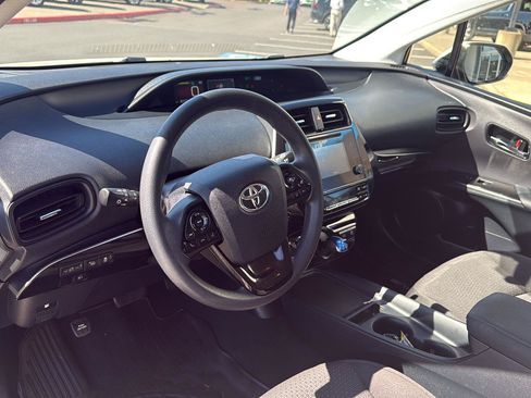 Used 2019 Toyota Prius LE AWD/4WD image 5