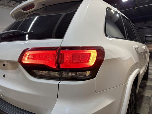 Used 2017 Jeep Grand Cherokee Altitude image 10